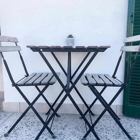 Homevision - Chic - Cozy Balcony Bliss Daire *