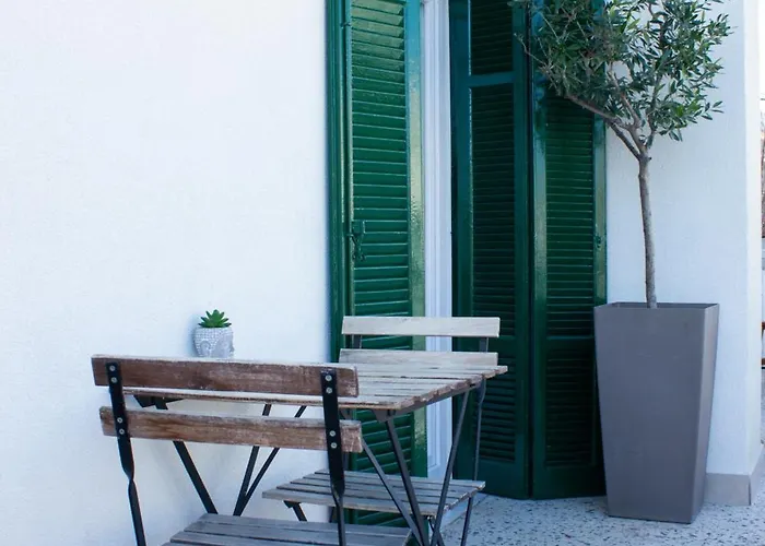 Appartamento Homevision - Chic - Cozy Balcony Bliss