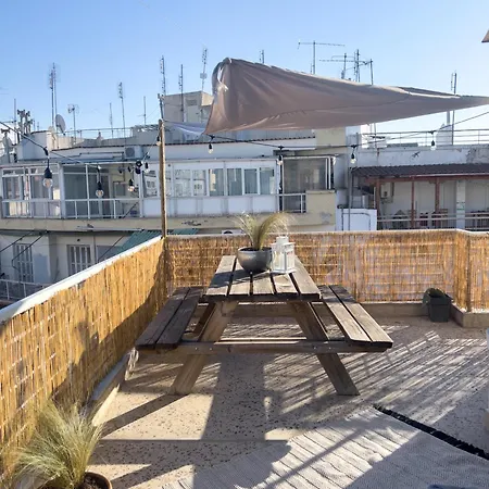 Homevision - Chic - Cozy Balcony Bliss Apartament