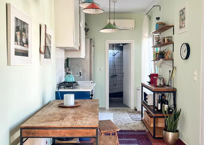 Daire Homevision - Chic - Cozy Balcony Bliss