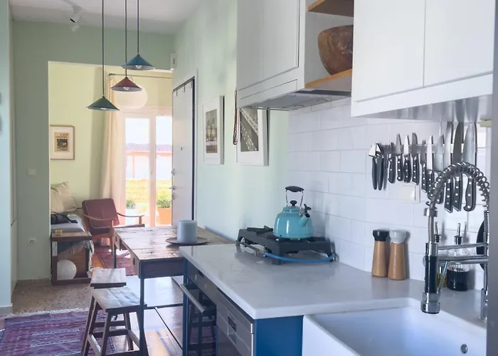 Homevision - Chic - Cozy Balcony Bliss Daire *