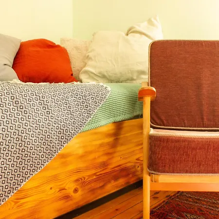 Homevision - Chic - Cozy Balcony Bliss Apartment