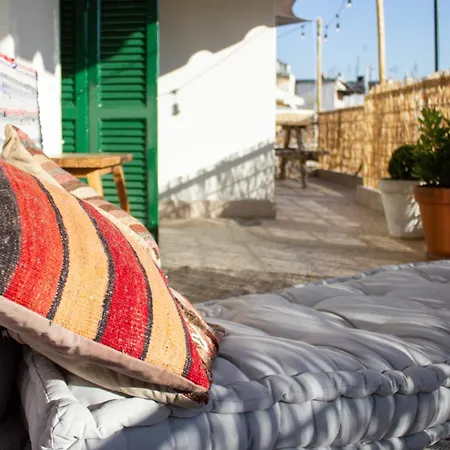 Homevision - Chic - Cozy Balcony Bliss Apartment *