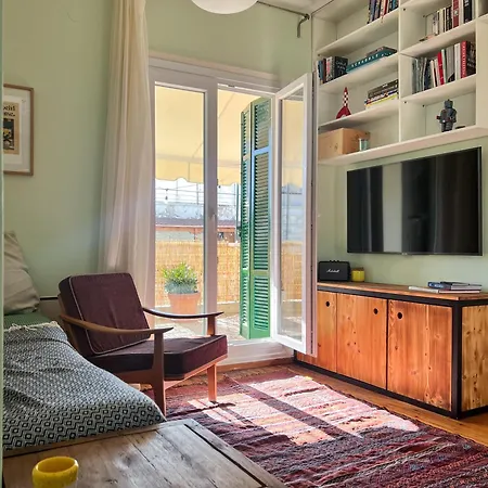 Homevision - Chic - Cozy Balcony Bliss