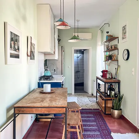Apartment Homevision - Chic - Cozy Balcony Bliss